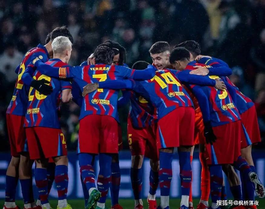 11连胜VS三天崩盘！巴萨的稳定与皇马的混乱，赛季结局初见端倪？