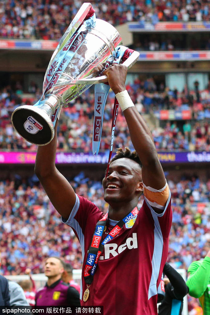 又见故人来！维拉为冲英超冠军 弃马伦招揽当年射手王