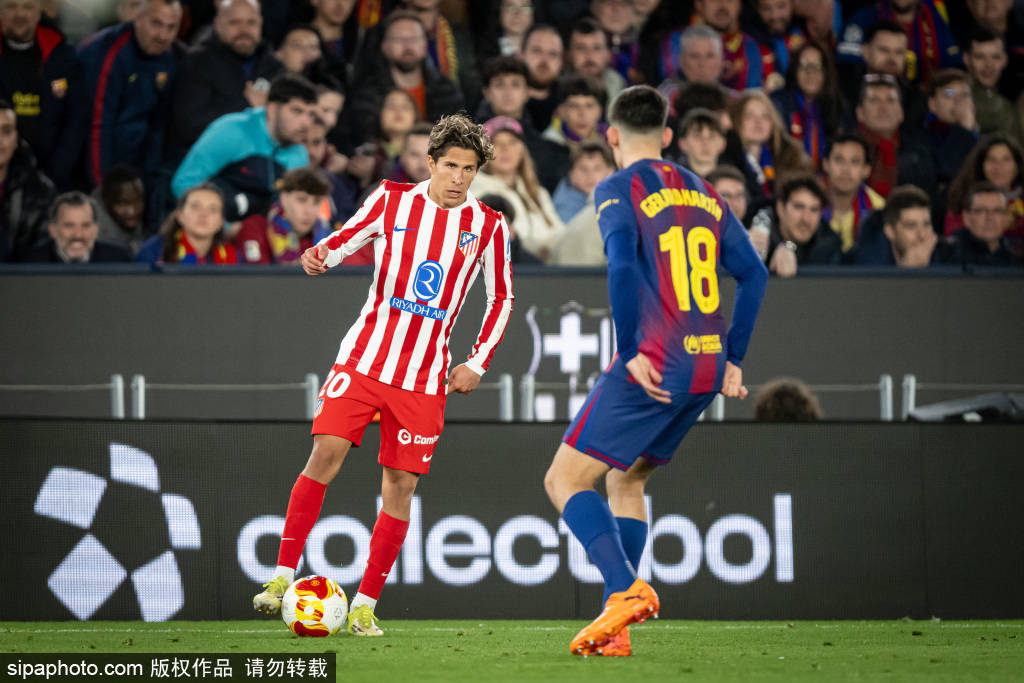 西甲战术解密：巴萨能否在主场全取三分，皇家社会的反击战术能否奏效？